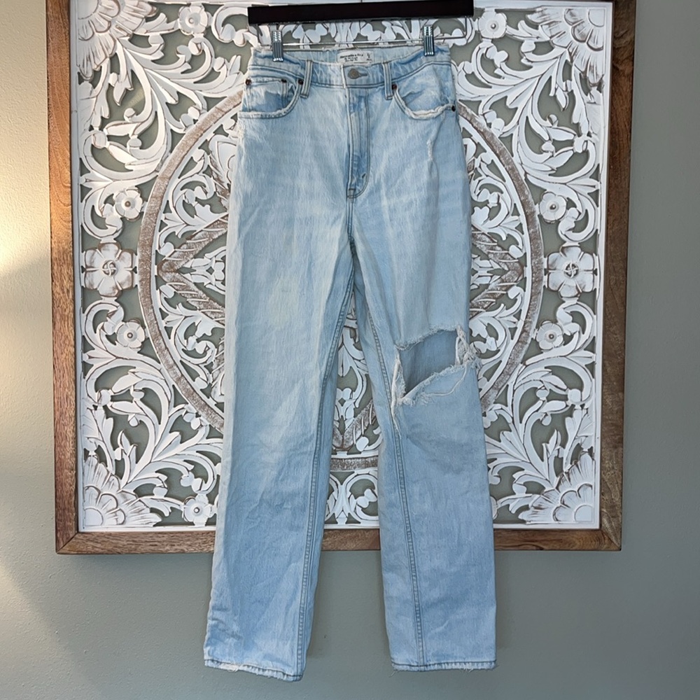 Abercrombie & Fitch Ultra High Rise 90s Straight Jeans 27/4R Destroy Distressed